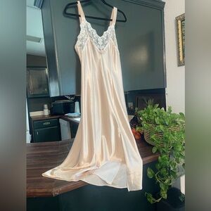 Vintage pink California dynasty nightgown size small